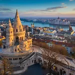 Budapest Bella Home - 86M2, City Center Apartment, Next To Metro Line, 2 Bathrooms,