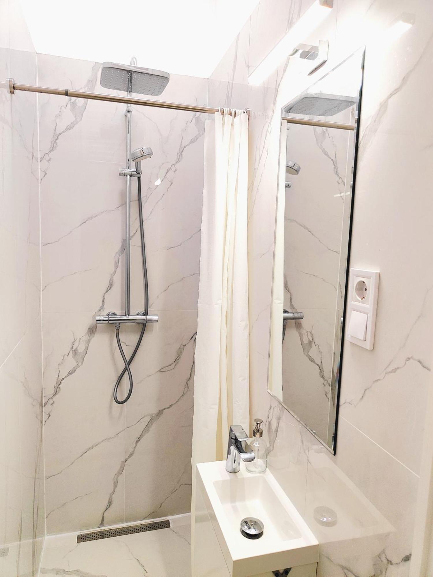 Bella - 86m2, Center Apartment, Next To Metro Line, 2 Bathrooms, Apartment *