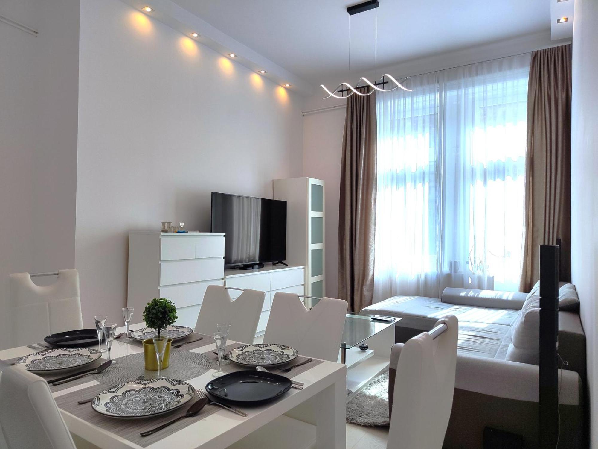 Bella - 86m2, Center Apartment, Next To Metro Line, 2 Bathrooms, Apartment