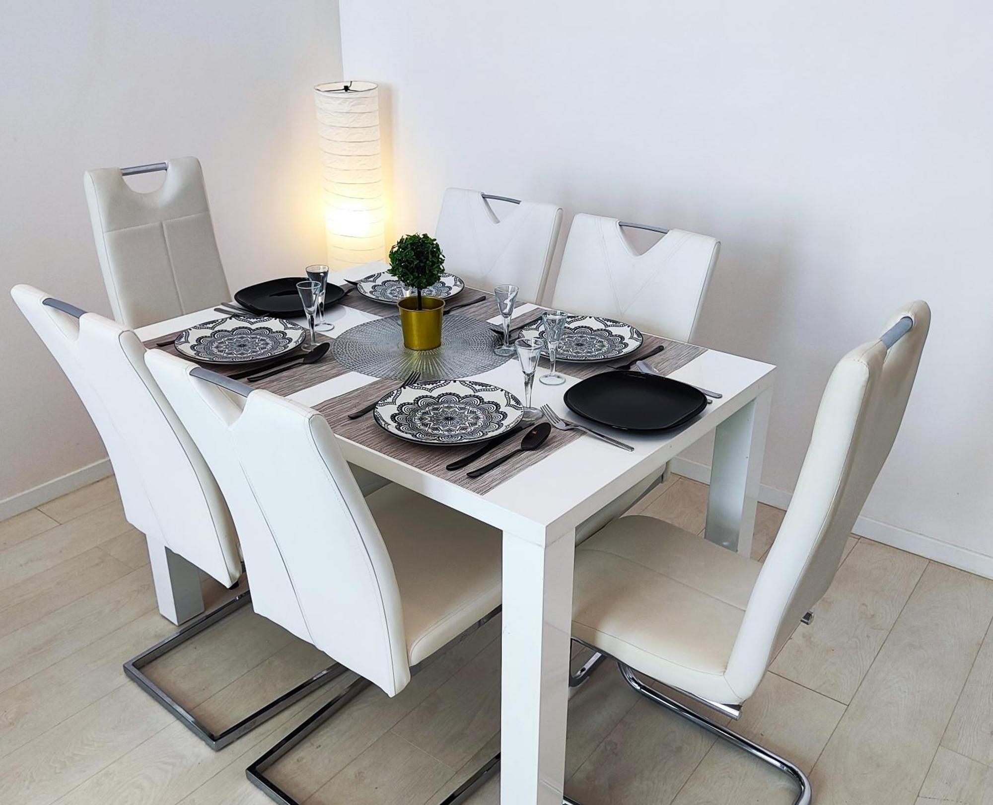 Apartment Bella - 86m2, Center Apartment, Next To Metro Line, 2 Bathrooms,