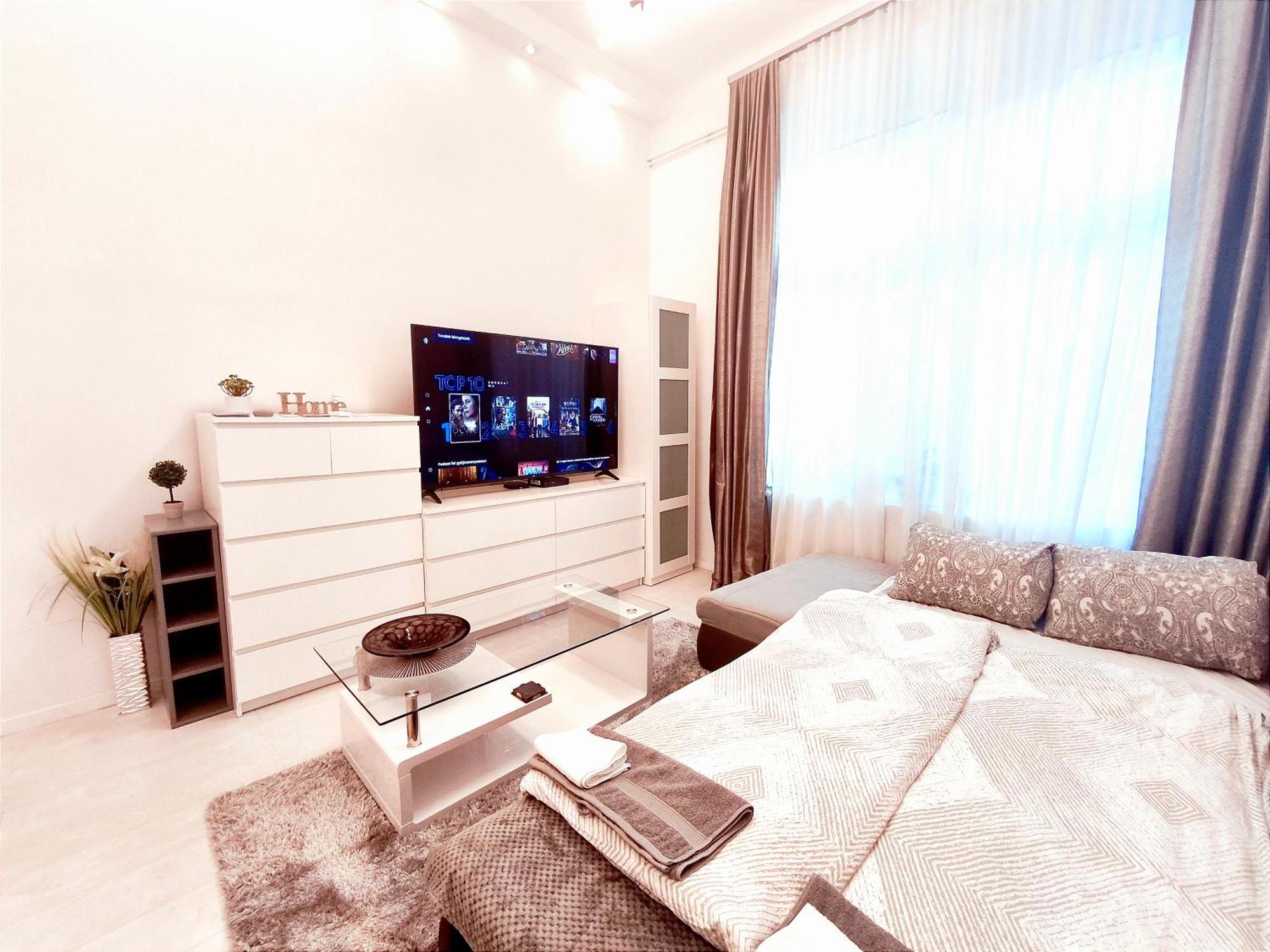 Bella - 86m2, Center Apartment, Next To Metro Line, 2 Bathrooms, *